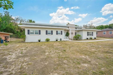 A home in LAKE WALES