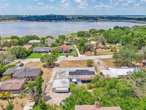 A home in LAKE WALES