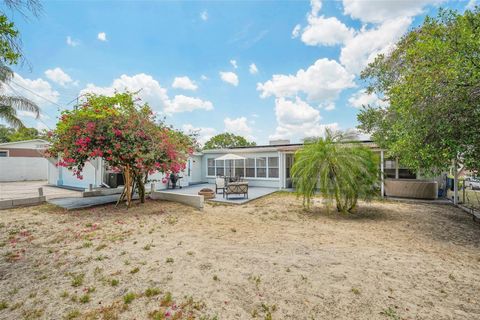 A home in LAKE WALES