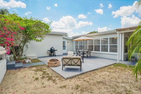 A home in LAKE WALES