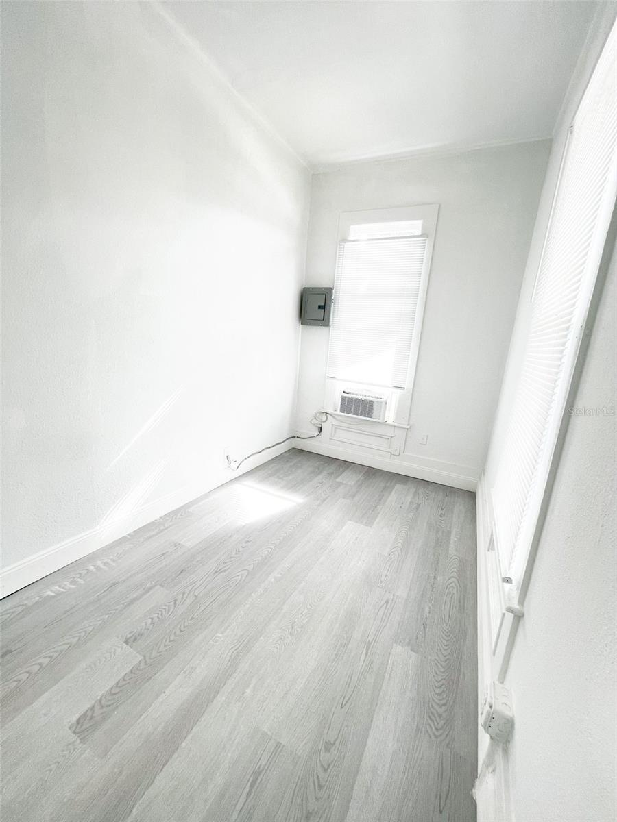 EUSTIS - Commercial Sale