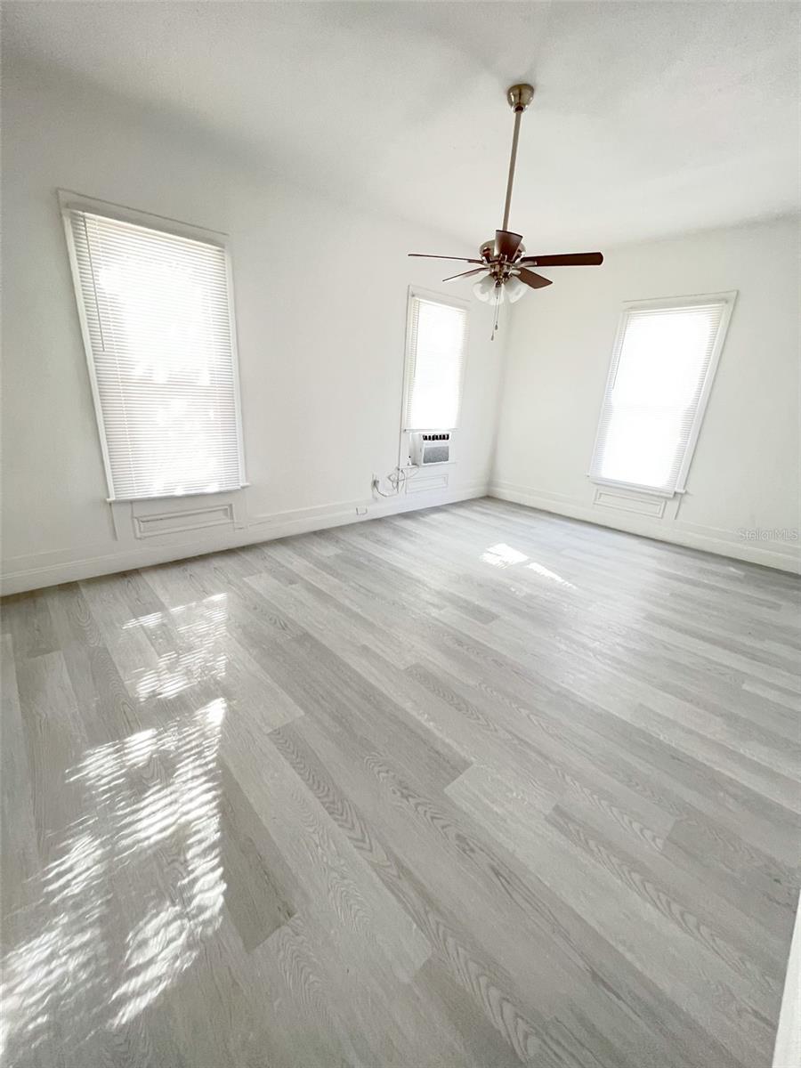 EUSTIS - Commercial Sale