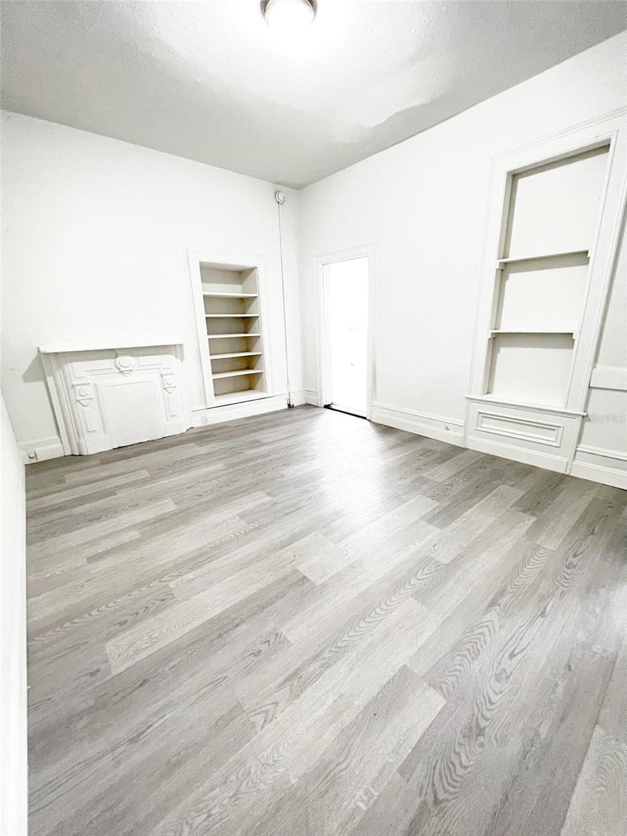 EUSTIS - Commercial Sale