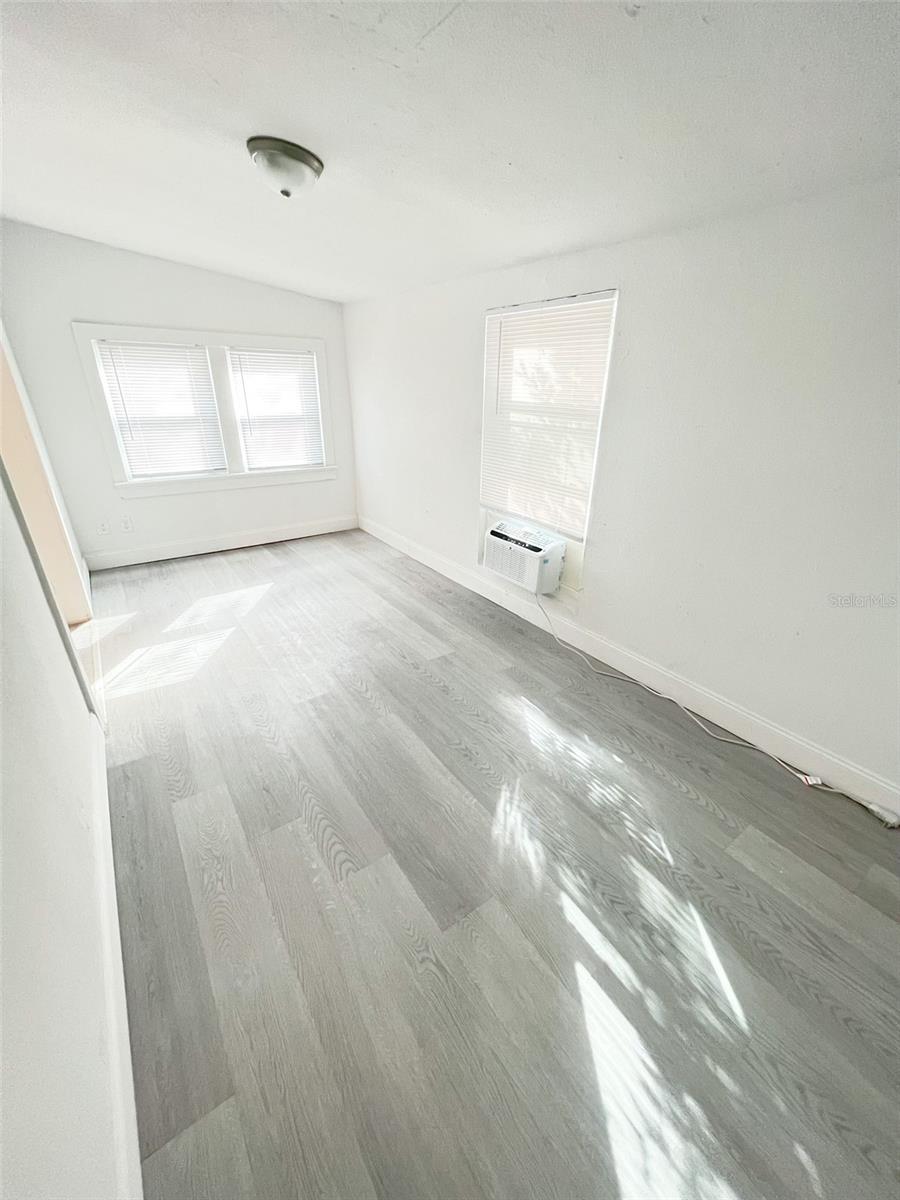 EUSTIS - Commercial Sale