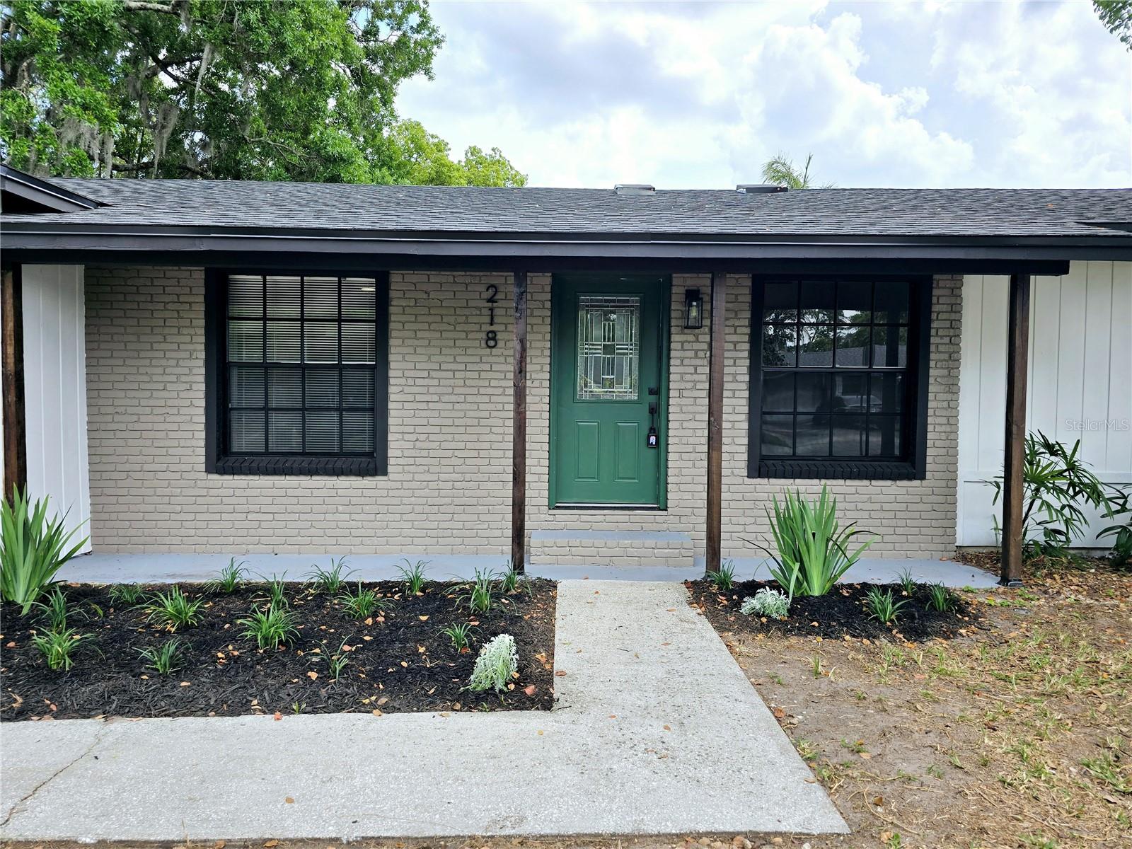 218 W MAGNOLIA AVENUE