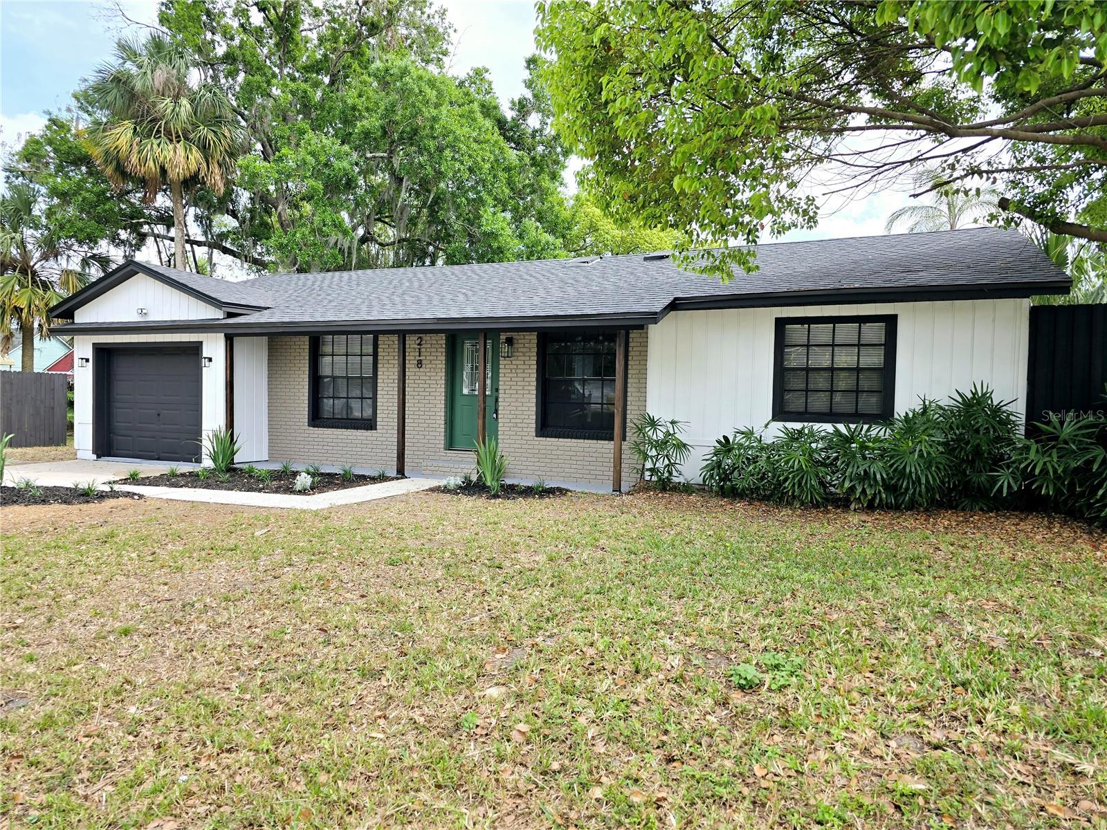 218 W MAGNOLIA AVENUE