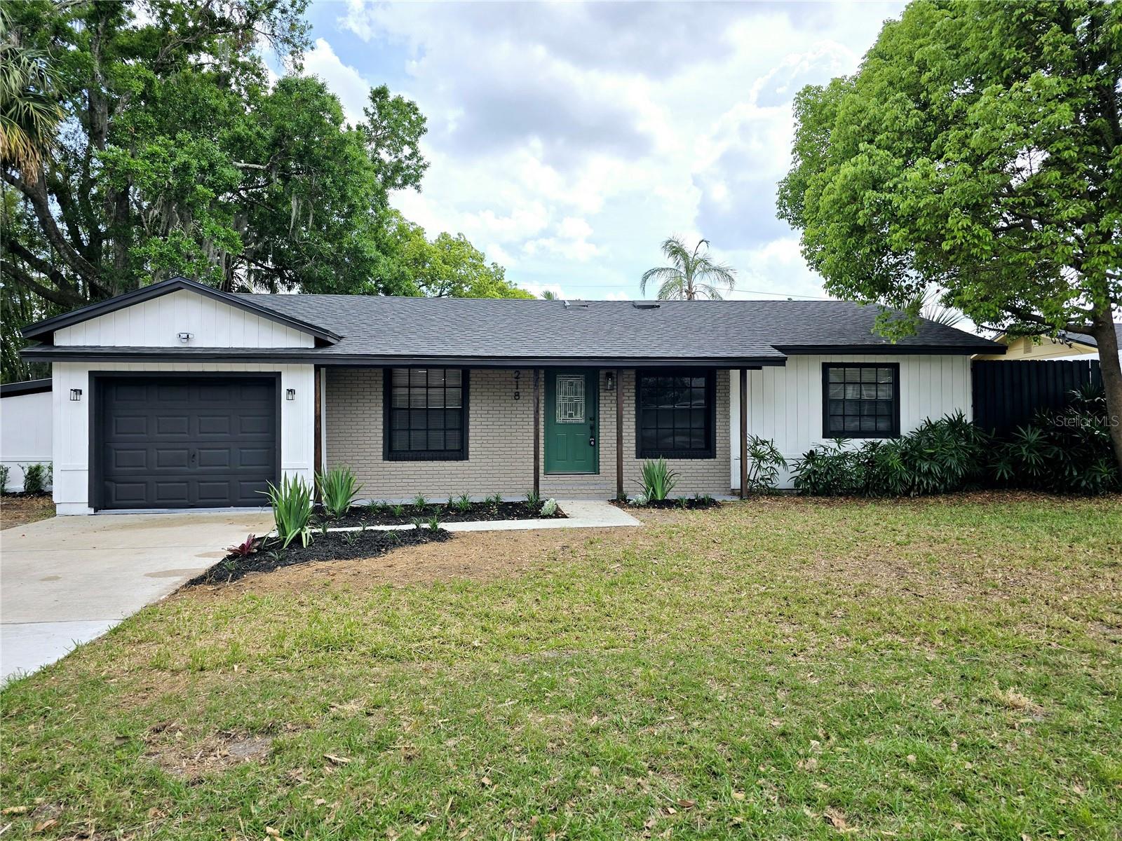 218 W MAGNOLIA AVENUE