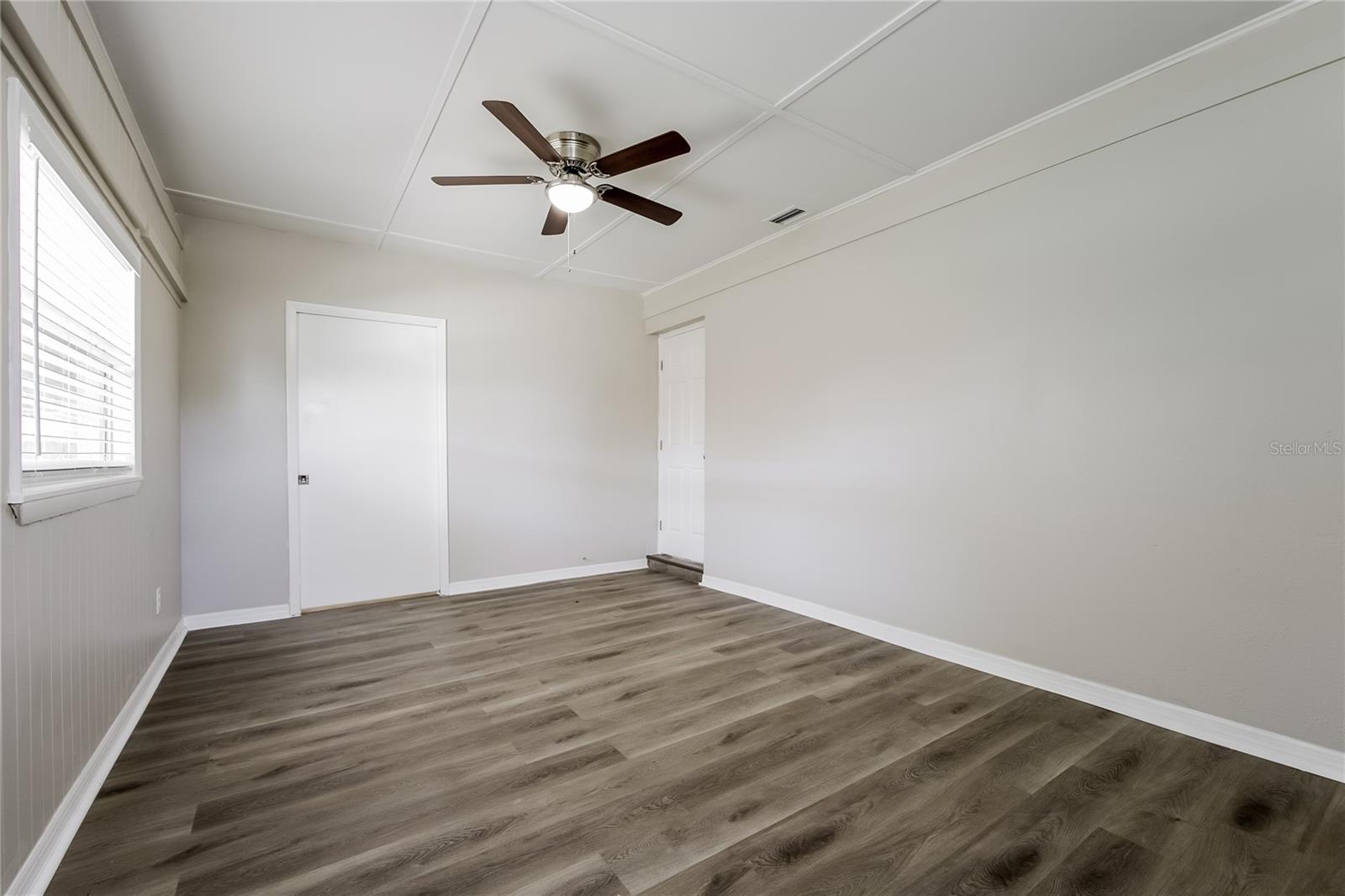 ELOISE WOODS LAKE MARIAM UNIT - Residential Lease