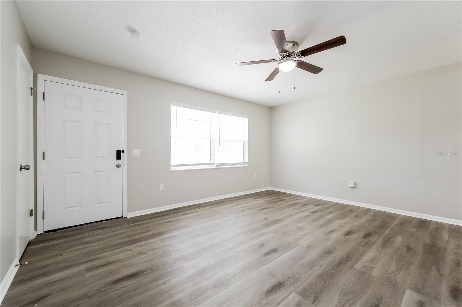 ELOISE WOODS LAKE MARIAM UNIT - Residential Lease