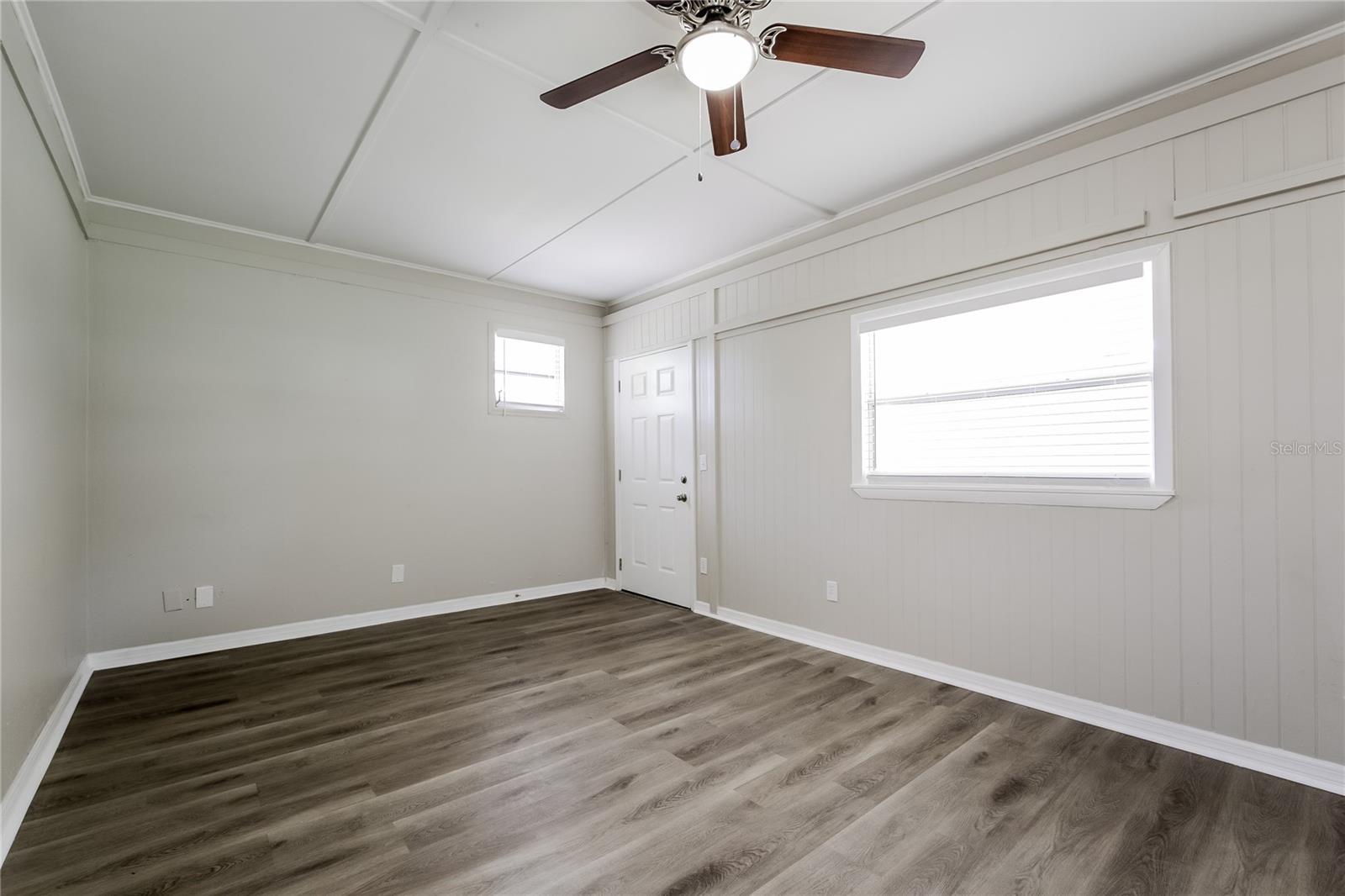 ELOISE WOODS LAKE MARIAM UNIT - Residential Lease