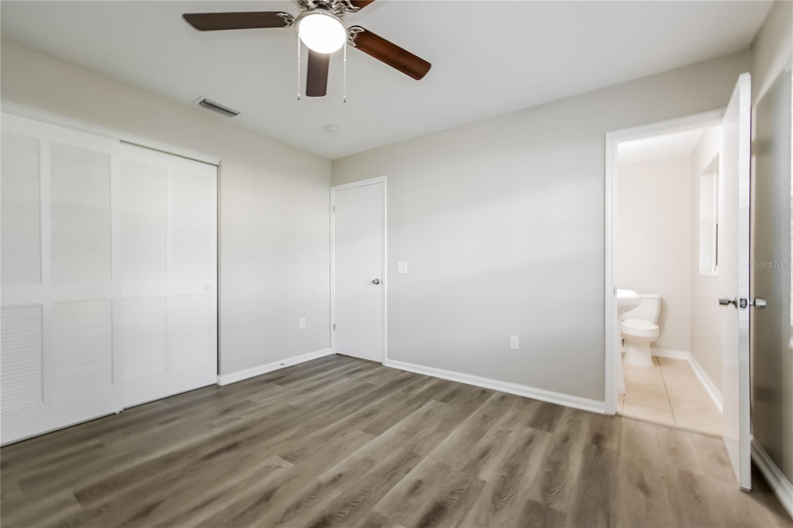 ELOISE WOODS LAKE MARIAM UNIT - Residential Lease