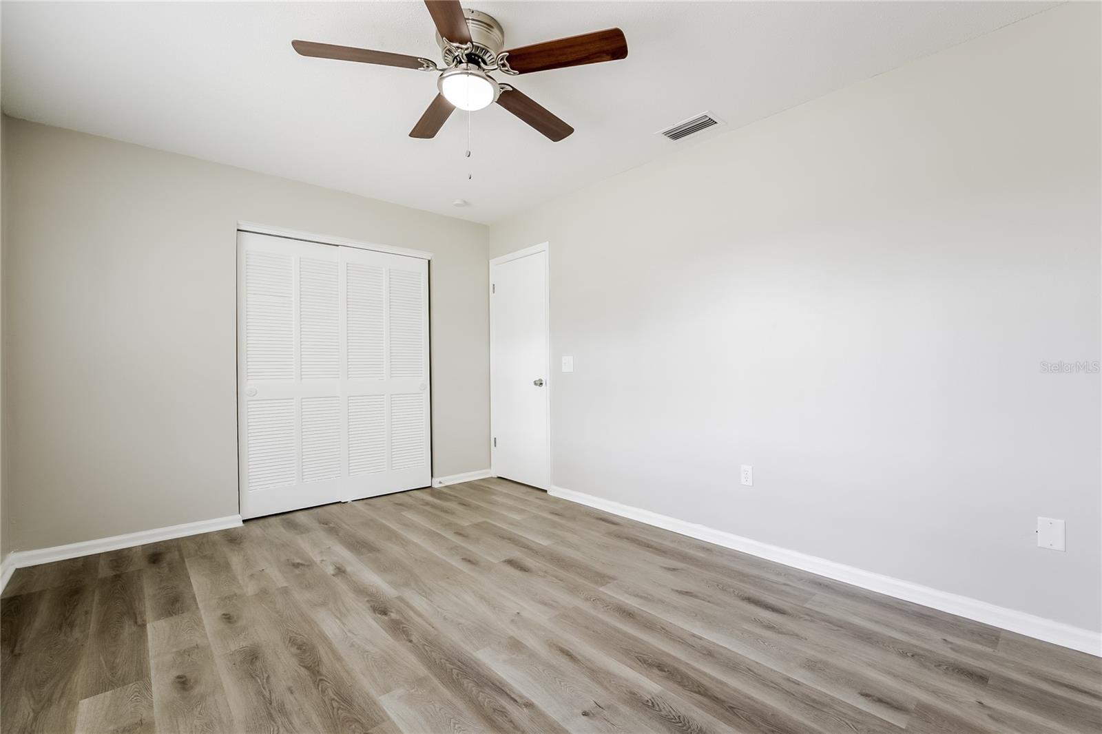 ELOISE WOODS LAKE MARIAM UNIT - Residential Lease