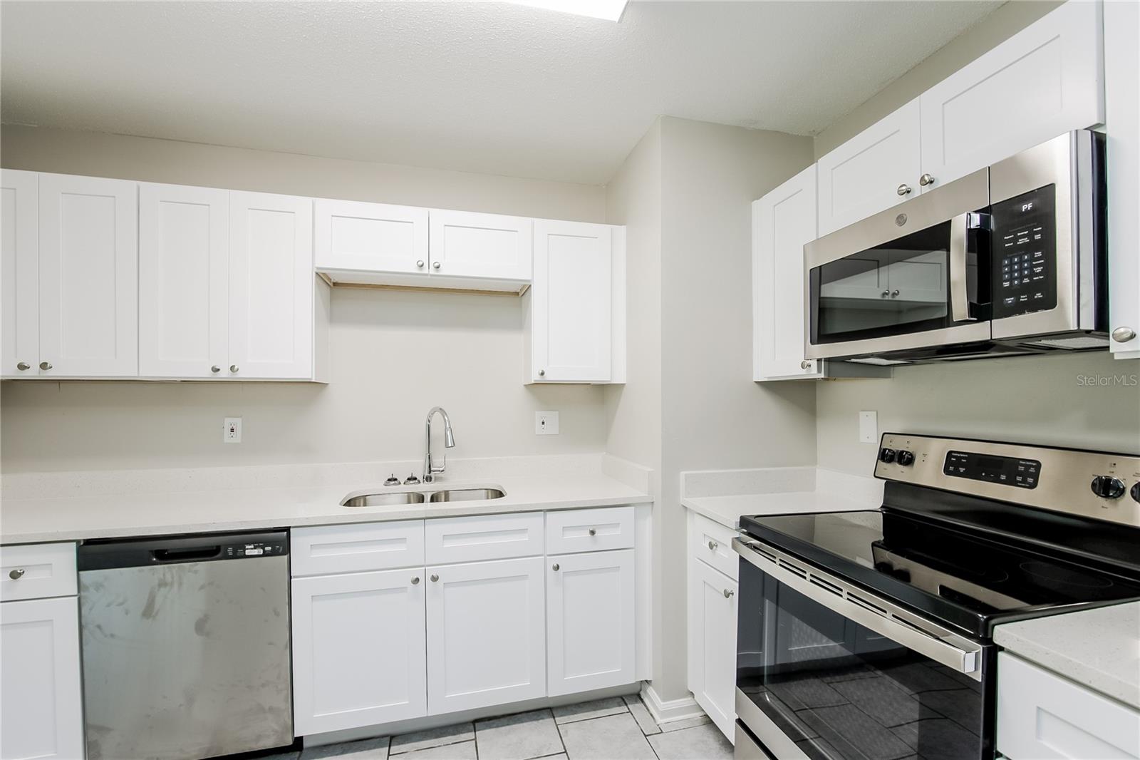 ELOISE WOODS LAKE MARIAM UNIT - Residential Lease