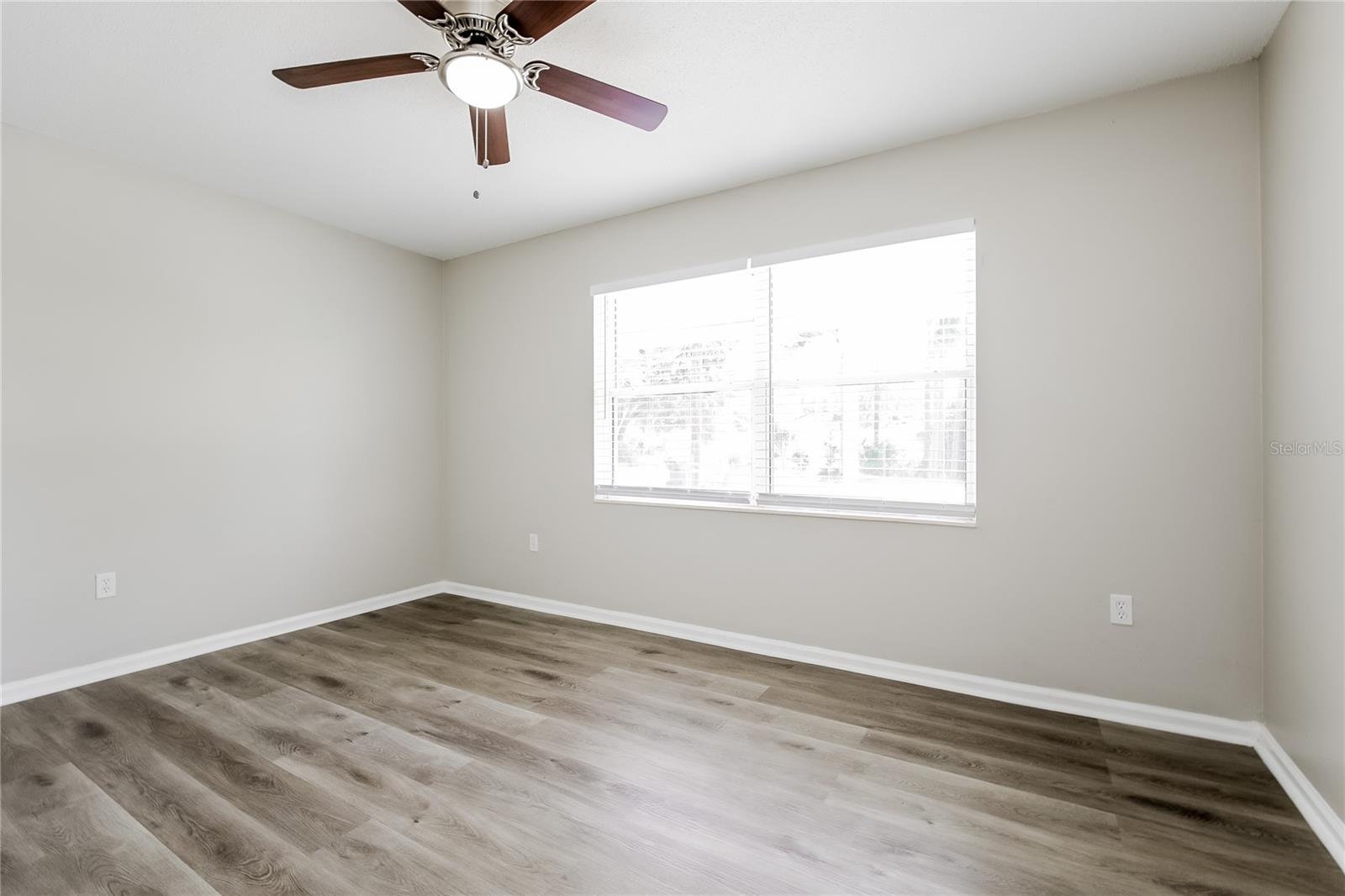 ELOISE WOODS LAKE MARIAM UNIT - Residential Lease