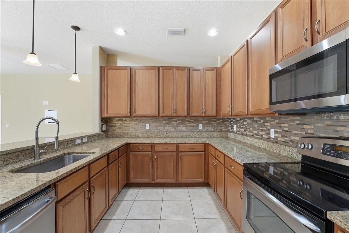 ACREAGE & UNREC - Residential Lease