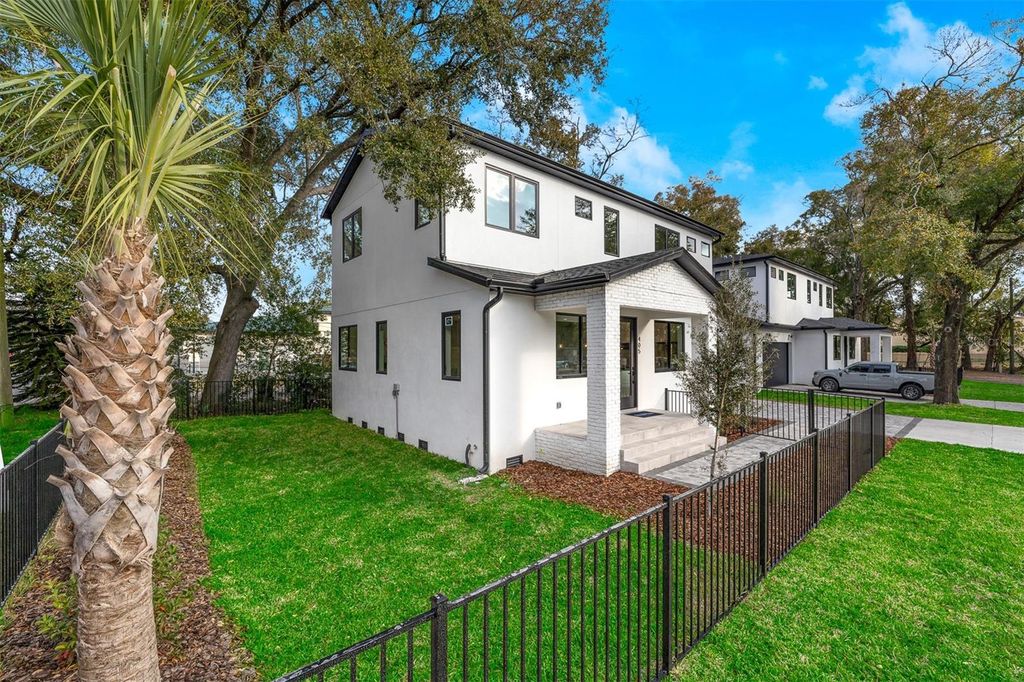 Photo of 405 Calhoun Place, Orlando, FL 32801 (MLS # O6380196)