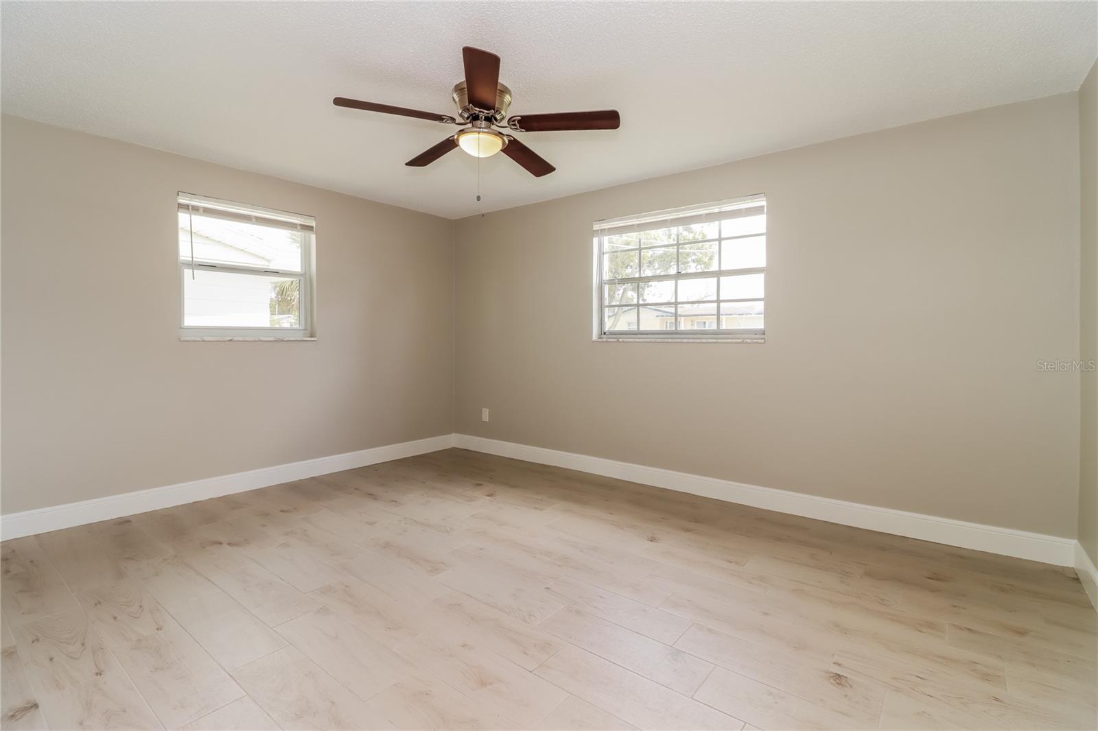 BEACON SQUARE - Residential Lease