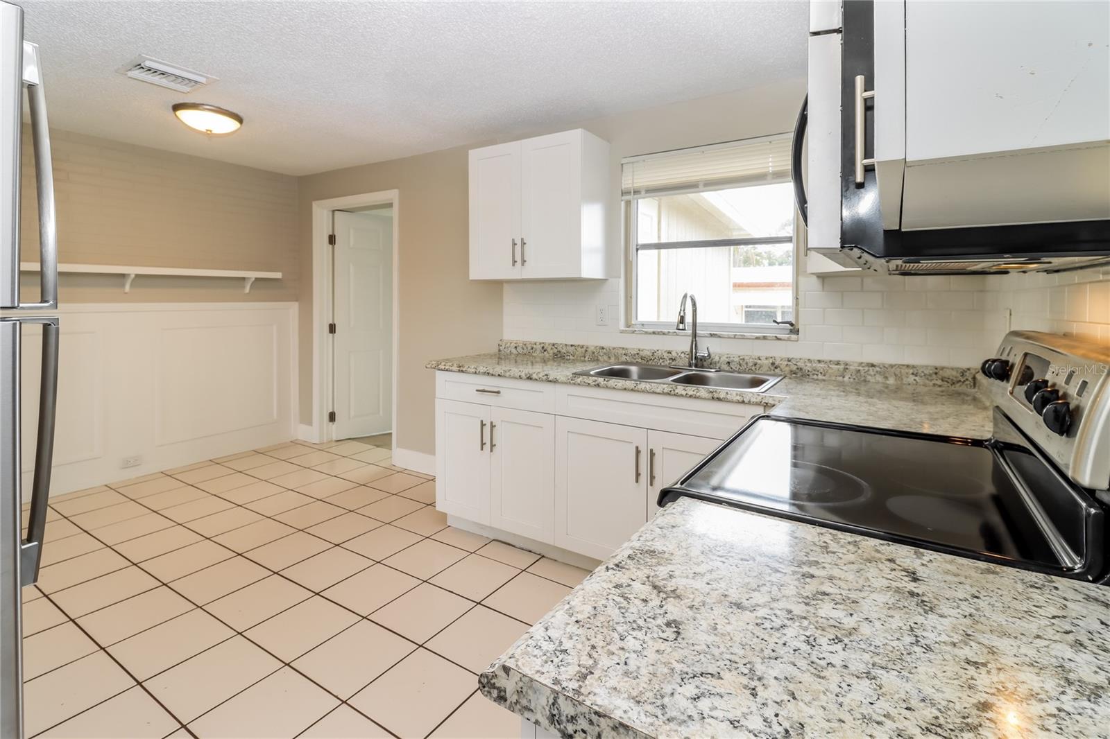 BEACON SQUARE - Residential Lease