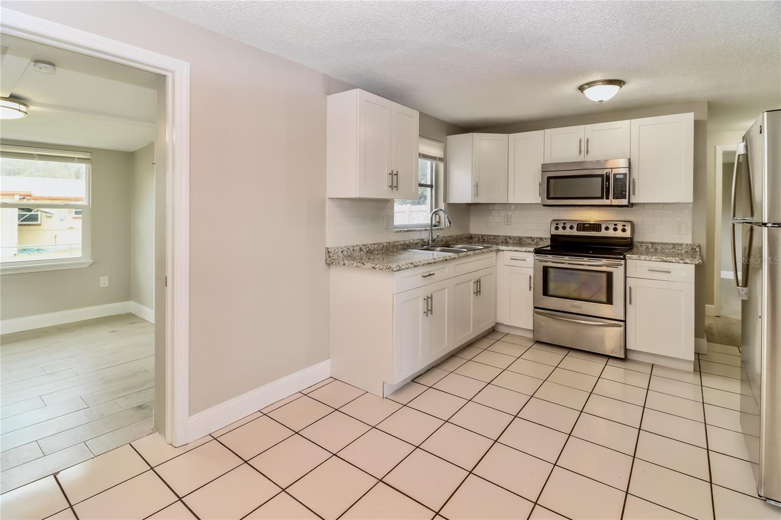 BEACON SQUARE - Residential Lease