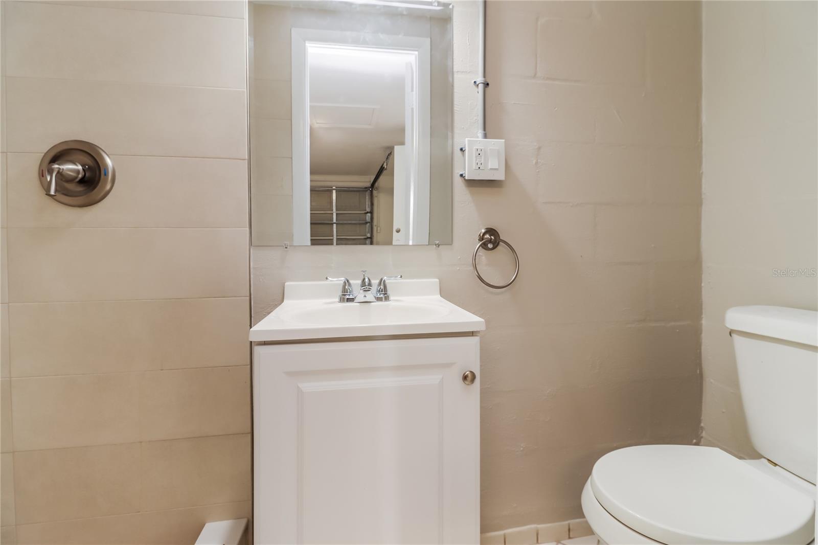 BEACON SQUARE - Residential Lease