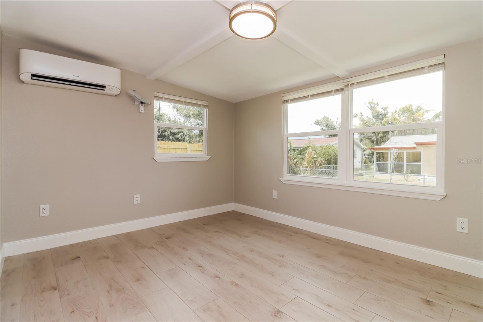 BEACON SQUARE - Residential Lease