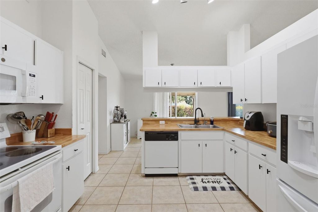 Photo of 774 Barclay Terrace, Lake Wales, FL 33853 (MLS # O6400035)