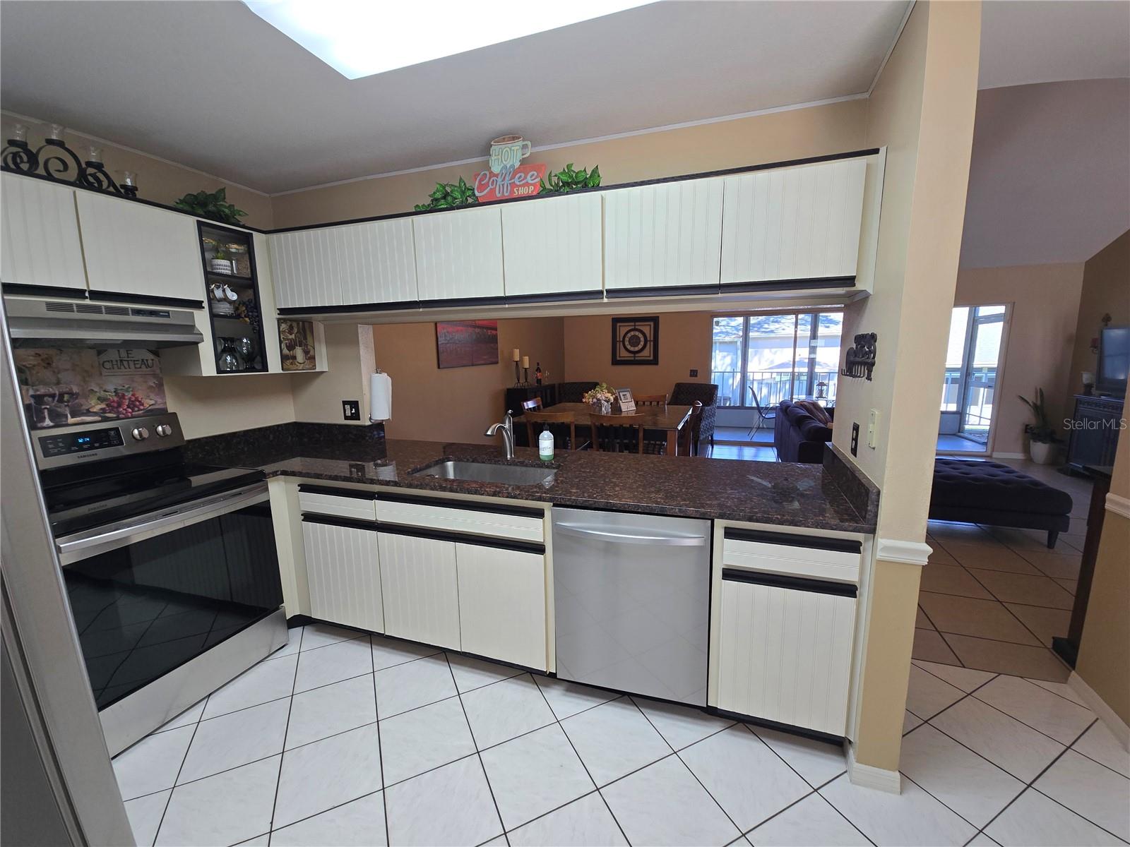 CALA HILLS 02 - Residential