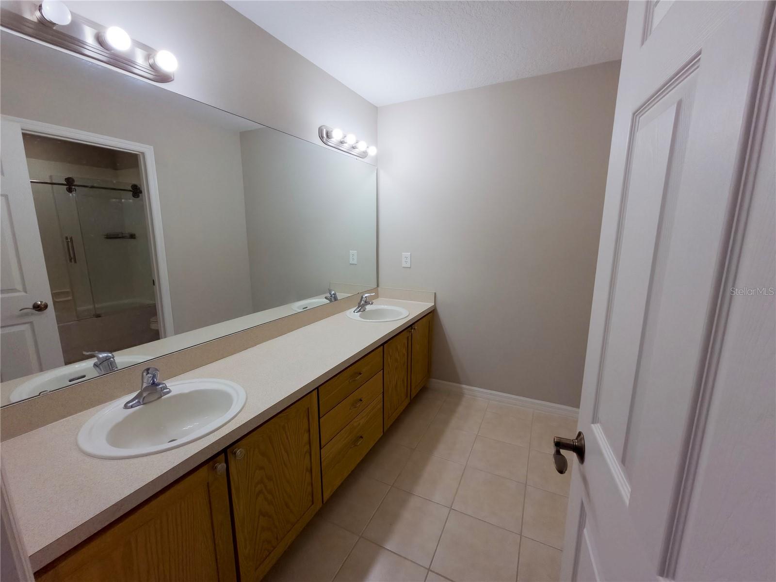 SIGNATURE LAKES PRCL 01C - Residential Lease