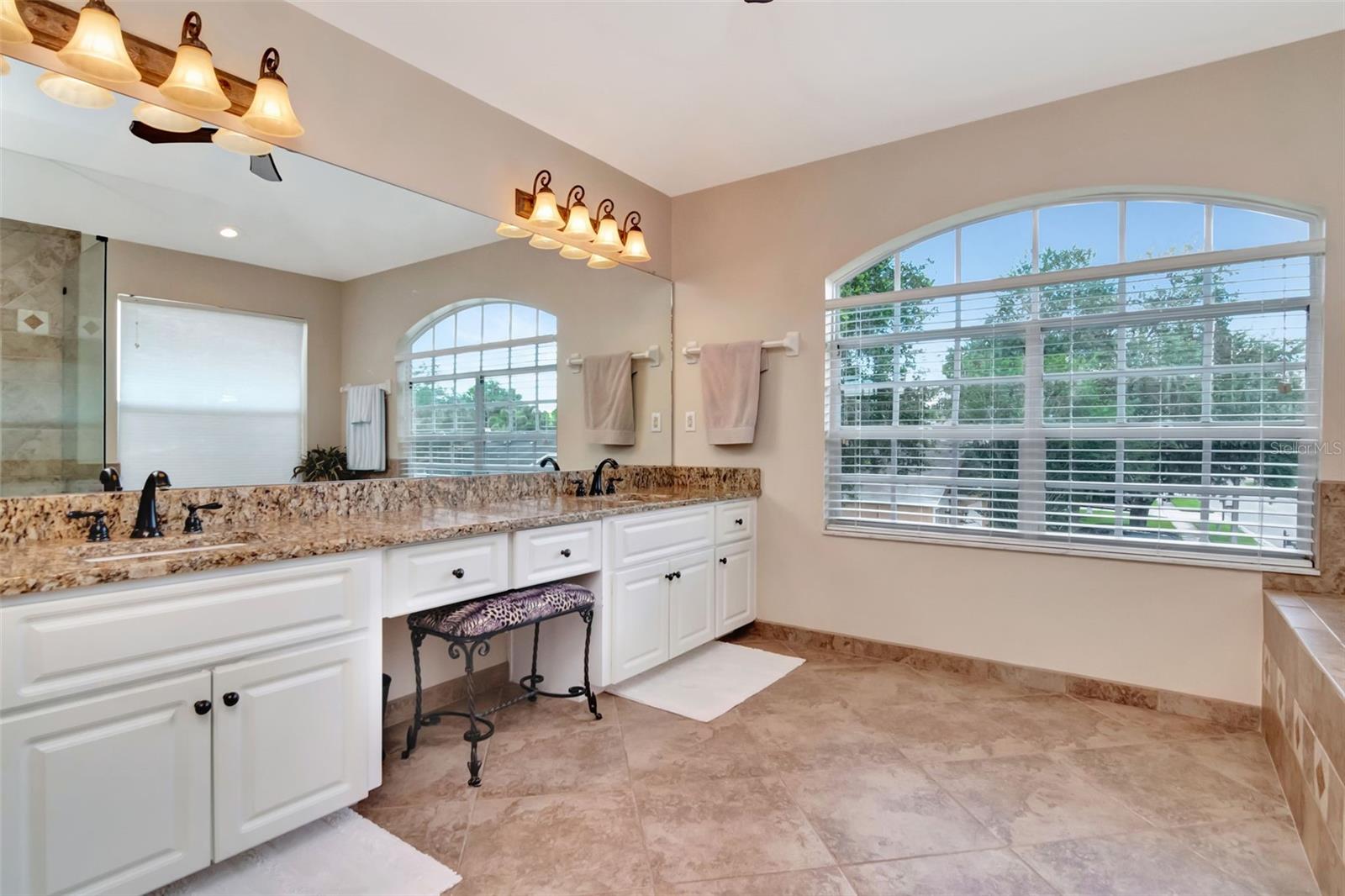 CALUSA TRACE UNIT FIVE PH - Residential