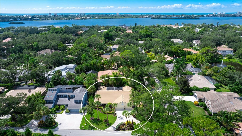 Photo of 4887 Peregrine Point Circle E, Sarasota, FL 34231 (MLS # A4707877)