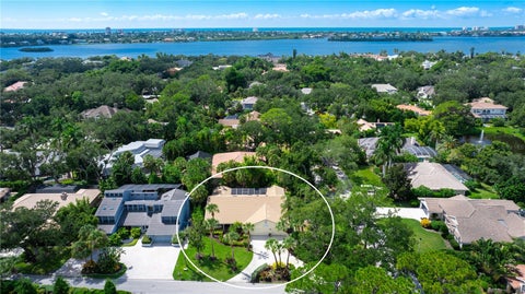 Photo of 4887 Peregrine Point Circle E, Sarasota, FL 34231 (MLS # A4707877)