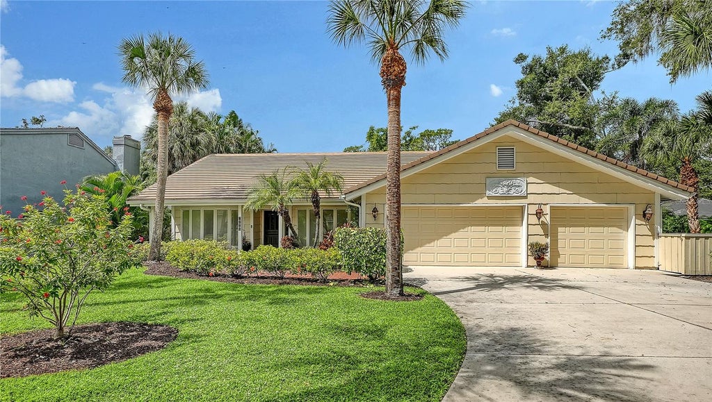 Photo of 4887 Peregrine Point Circle E, Sarasota, FL 34231 (MLS # A4707877)