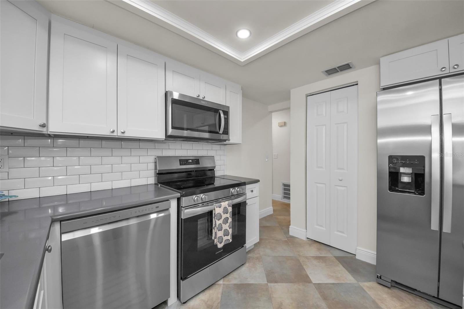 HUDSON BEACH ESTATES - Residential