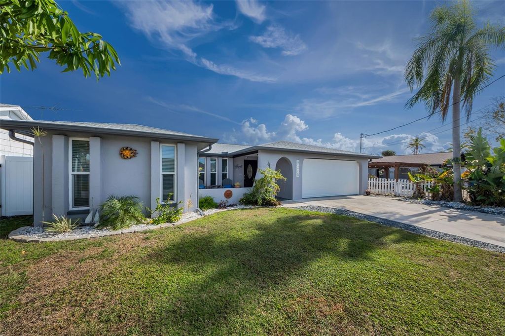 Photo of 13926 Darlene Avenue, Hudson, FL 34667 (MLS # TB8452889)