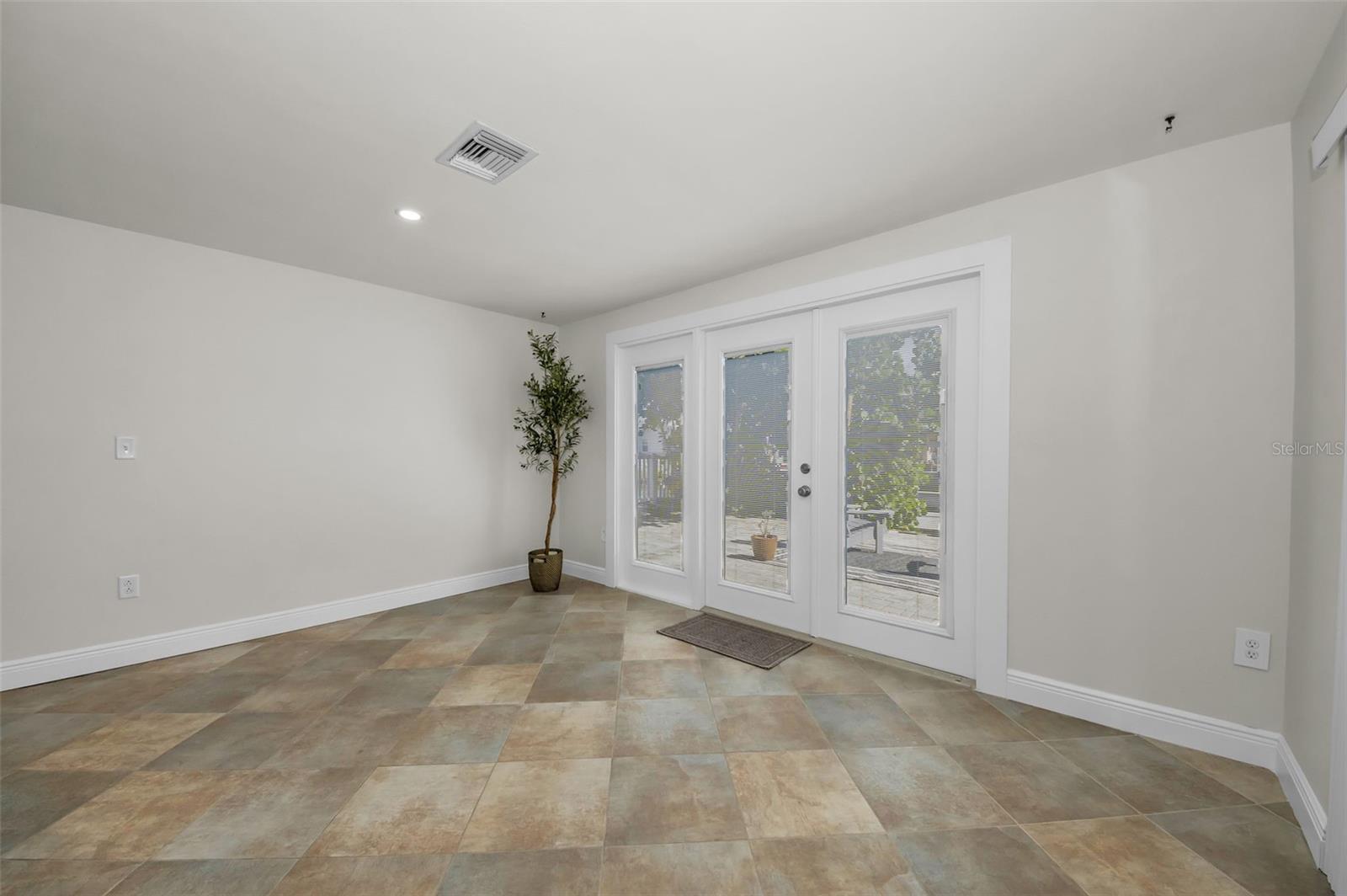 HUDSON BEACH ESTATES - Residential