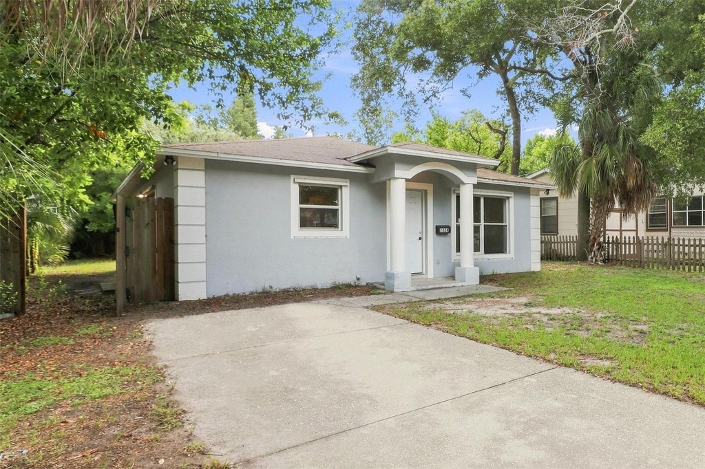 Photo of 2324 Oakdale Street S, St Petersburg, FL 33705 (MLS # O6438731)