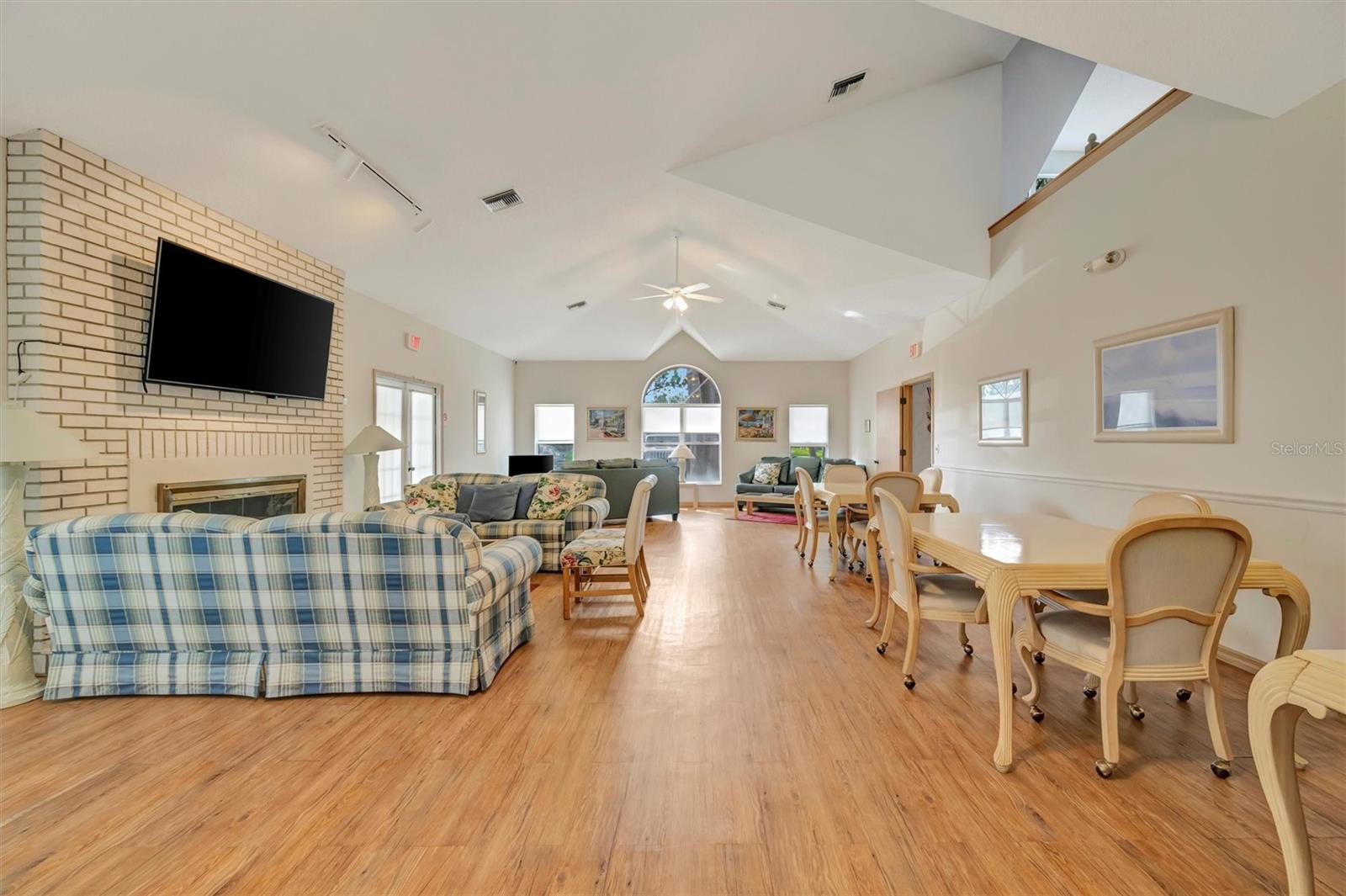 FAIRWAY PALMS A CONDO - Residential