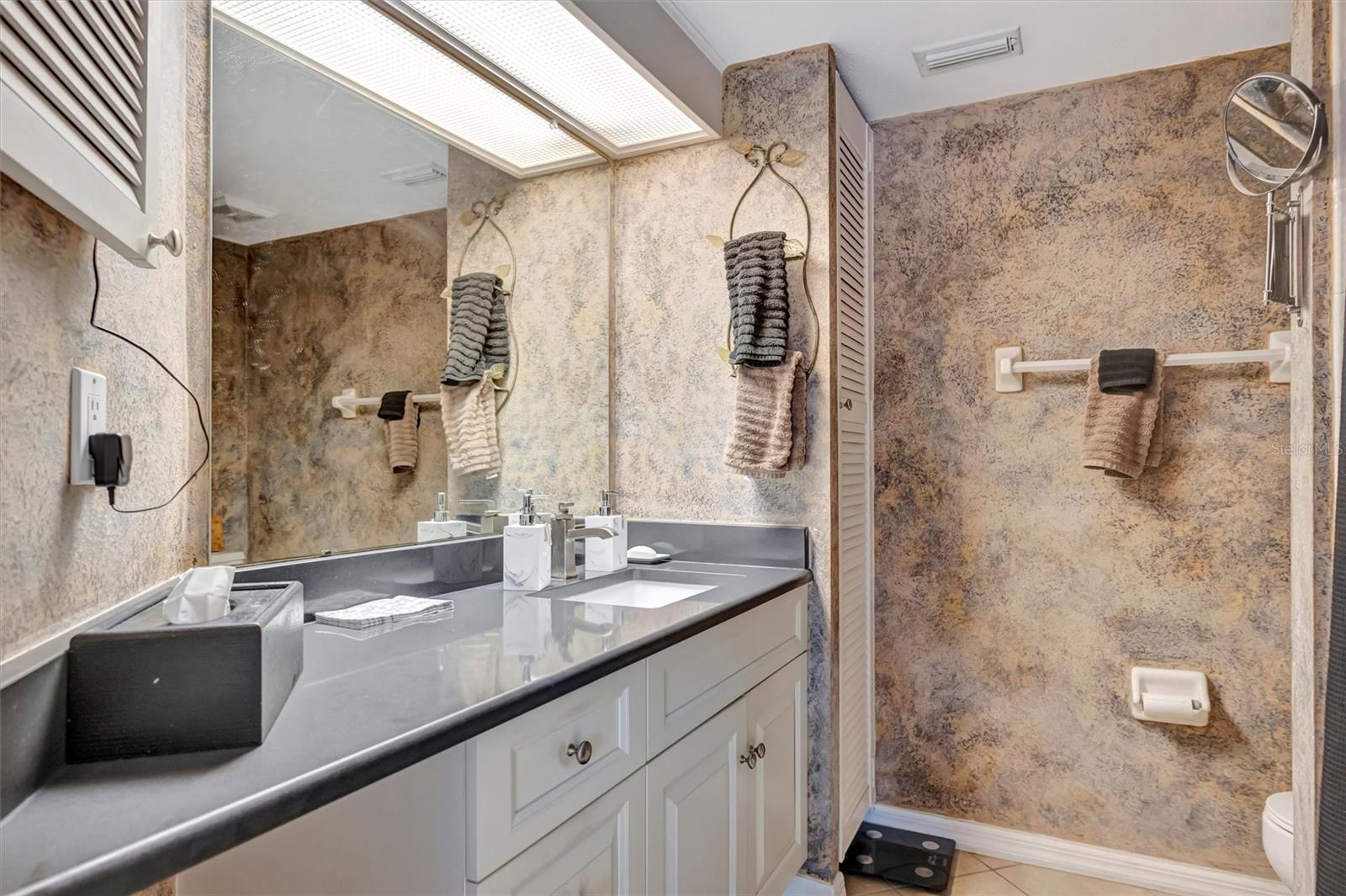 FAIRWAY PALMS A CONDO - Residential