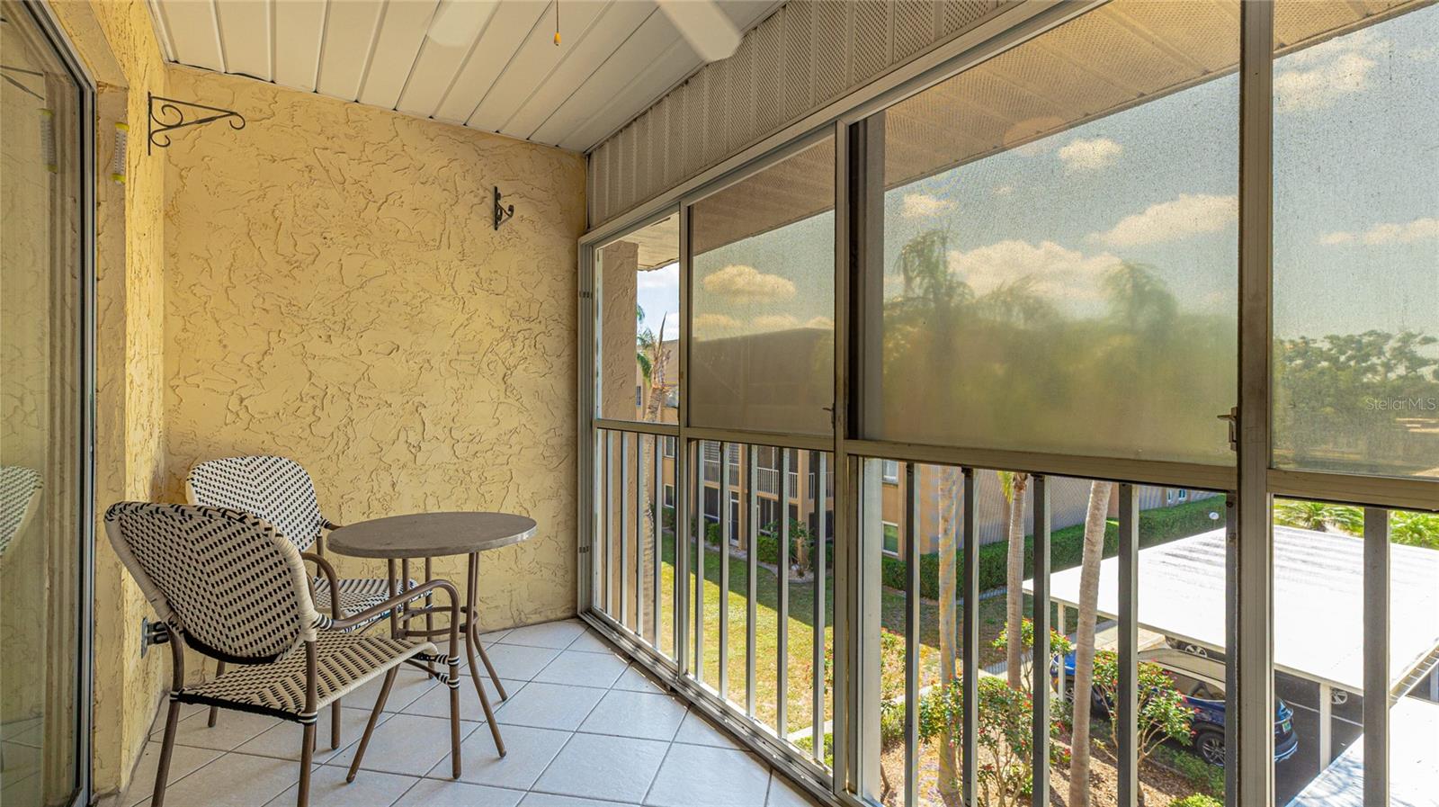 GLEN OAKS GARDEN APTS 2 - Residential