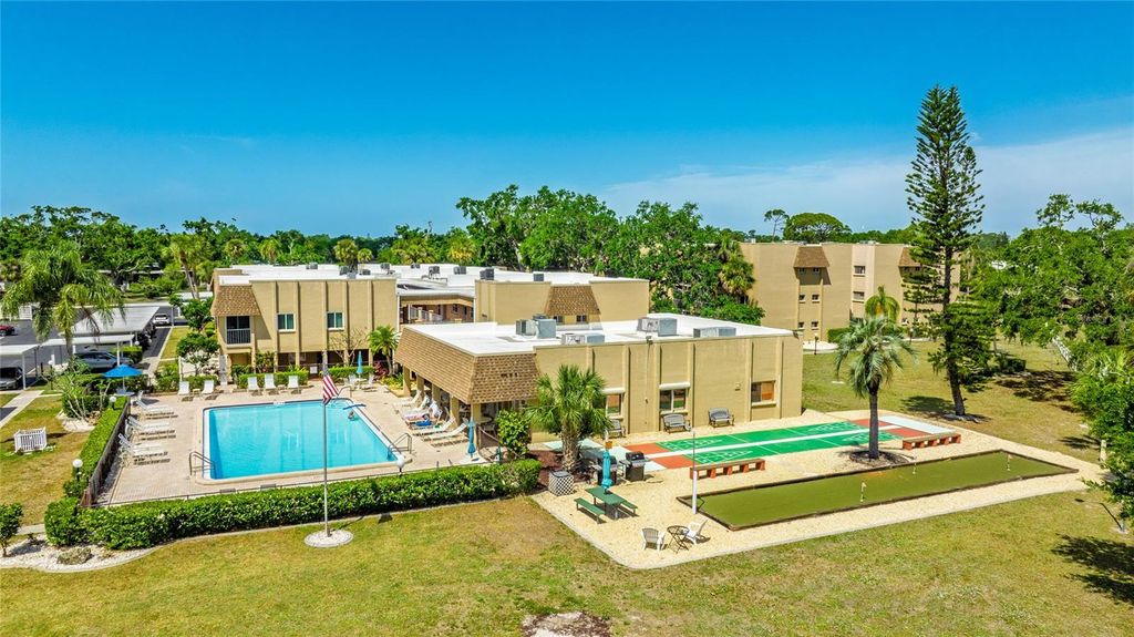 Photo of 1330 Glen Oaks Drive E #374D, Sarasota, FL 34232 (MLS # A4647334)