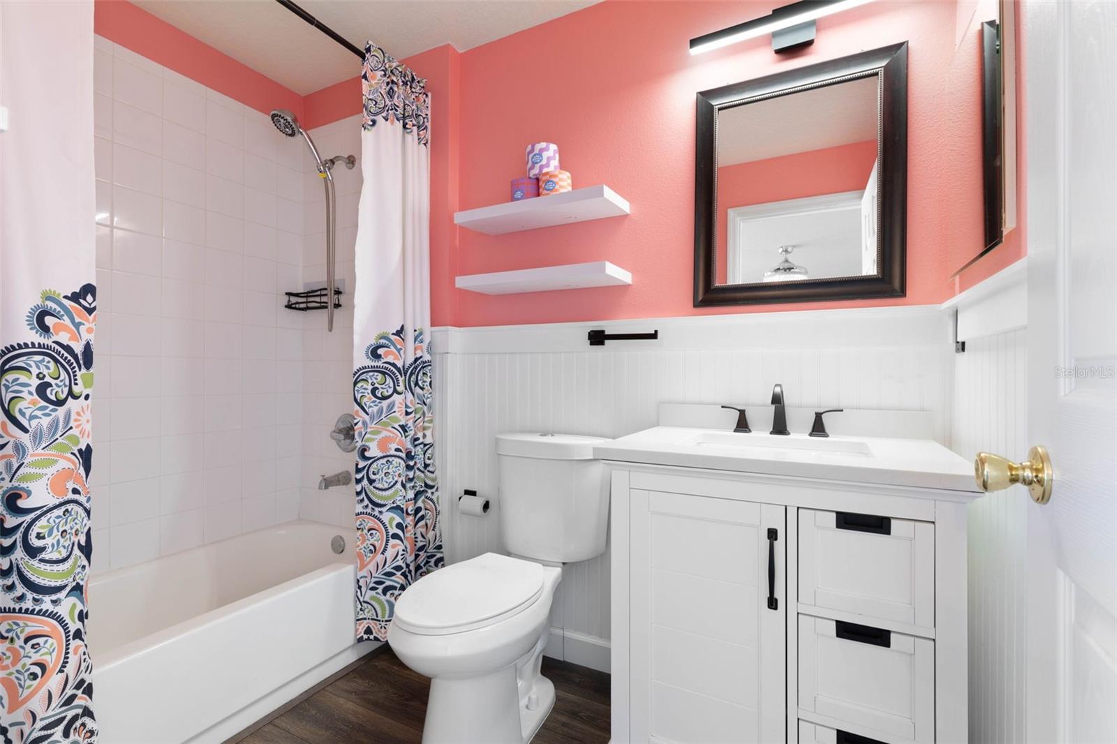 PINE LAKES - Residential