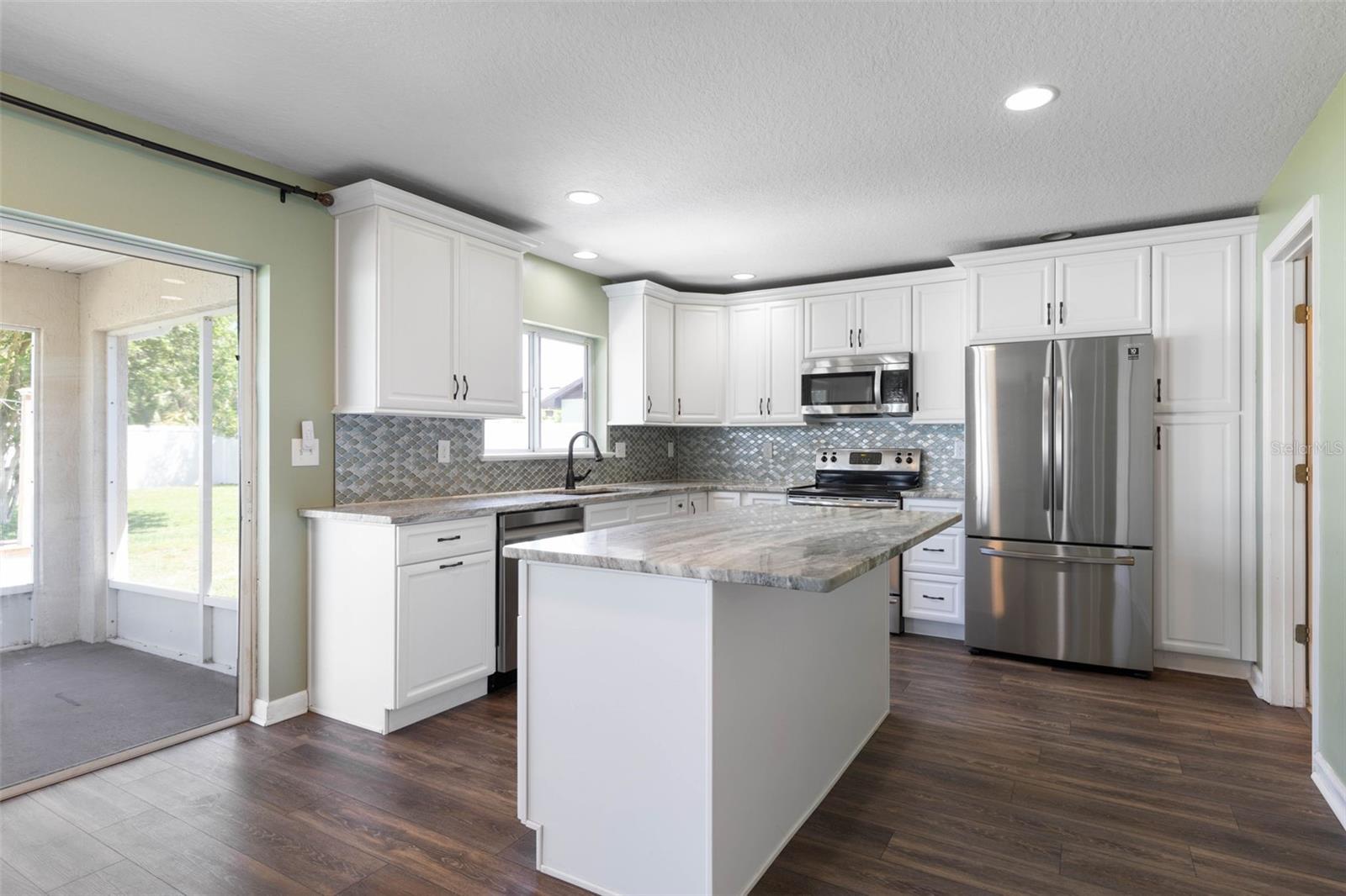 PINE LAKES - Residential