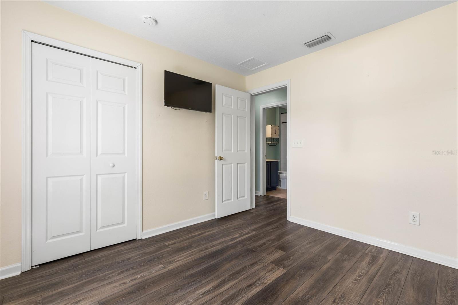 PINE LAKES - Residential