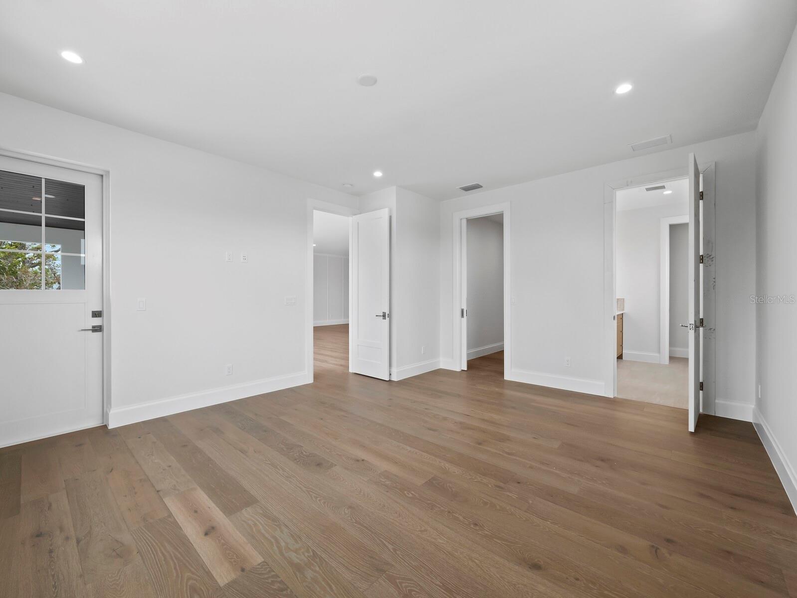 BAY ISLAND - Residential