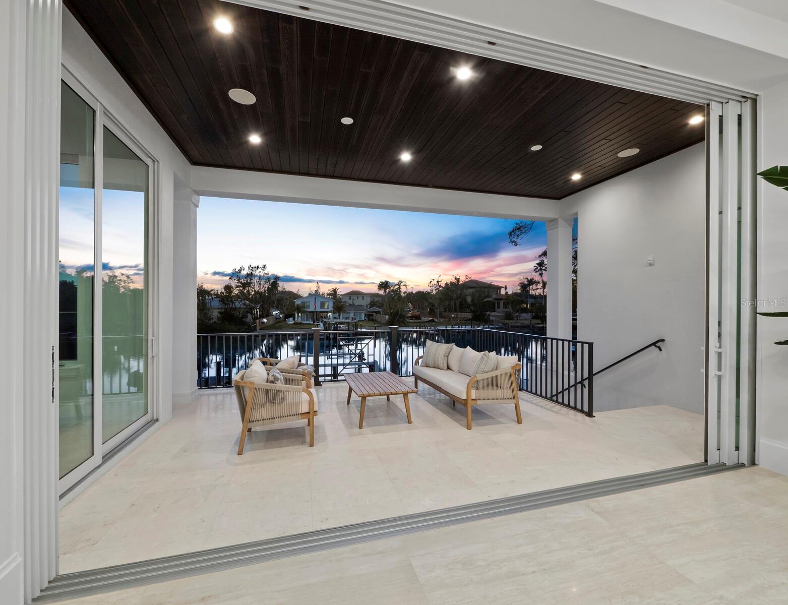 BAY ISLAND - Residential