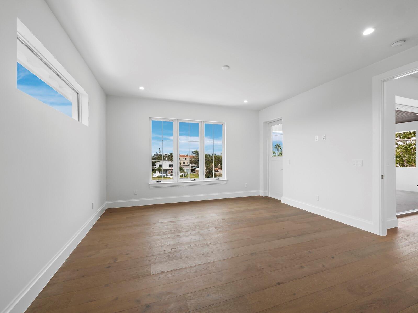 BAY ISLAND - Residential