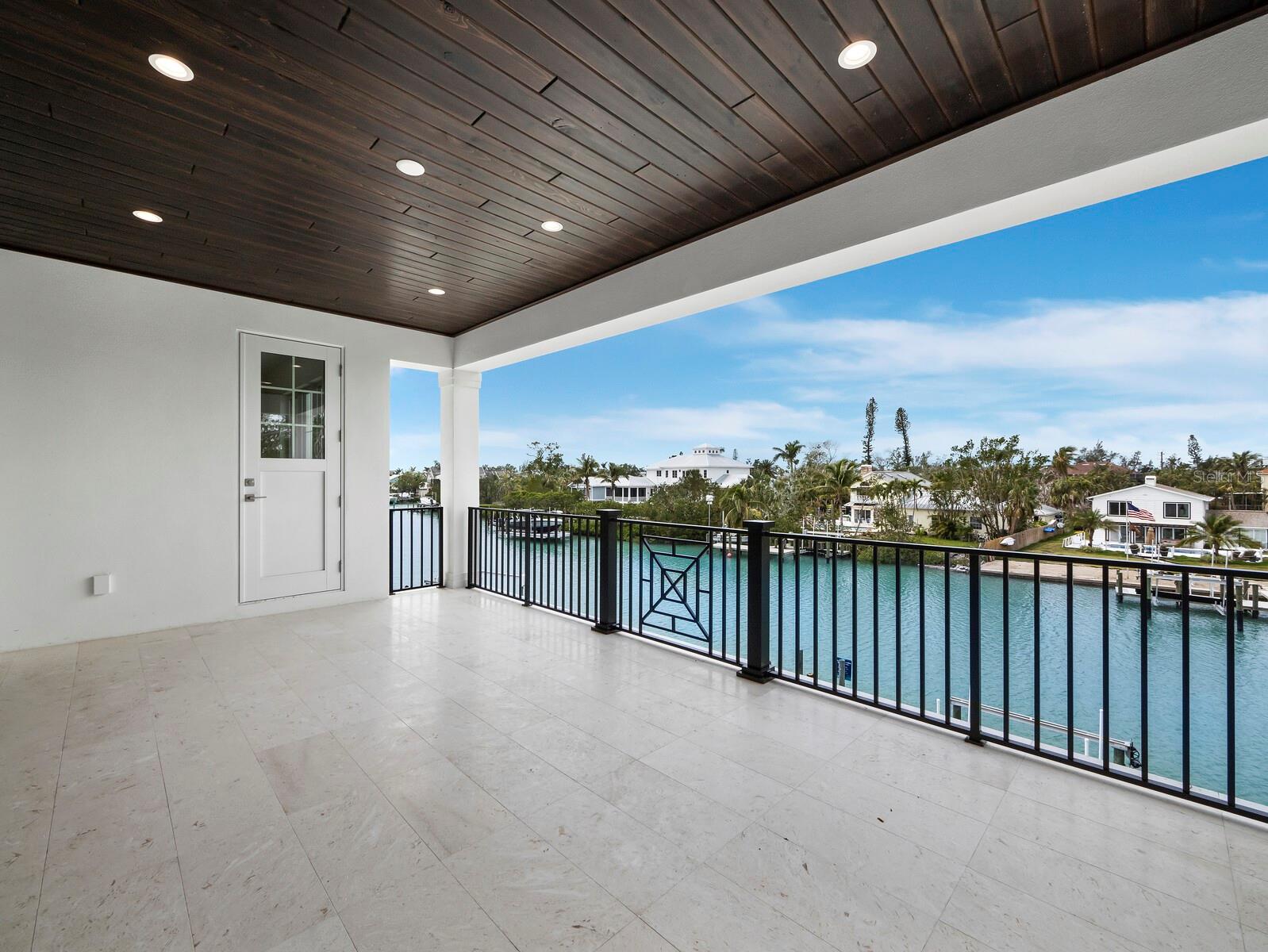 BAY ISLAND - Residential