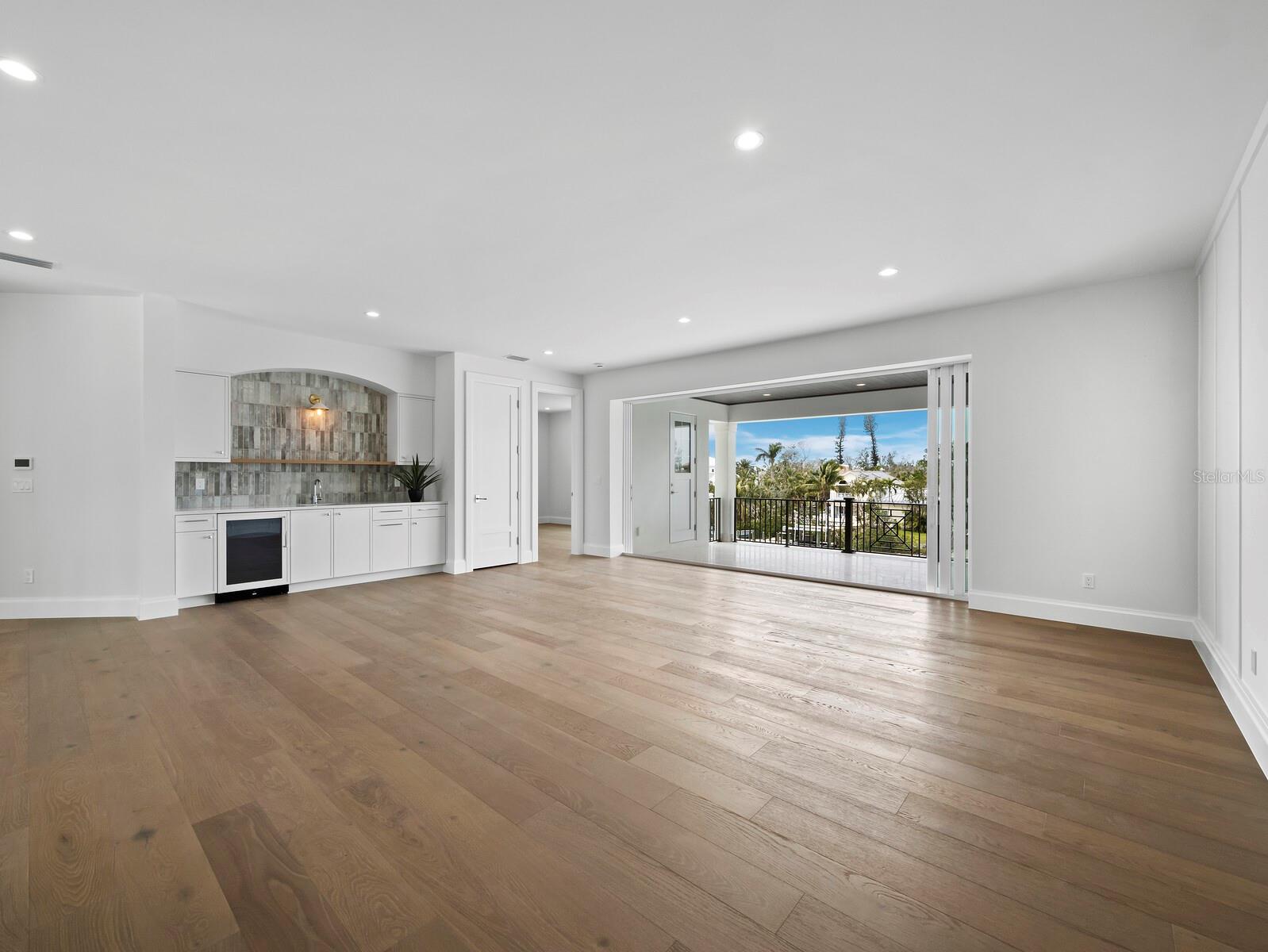 BAY ISLAND - Residential