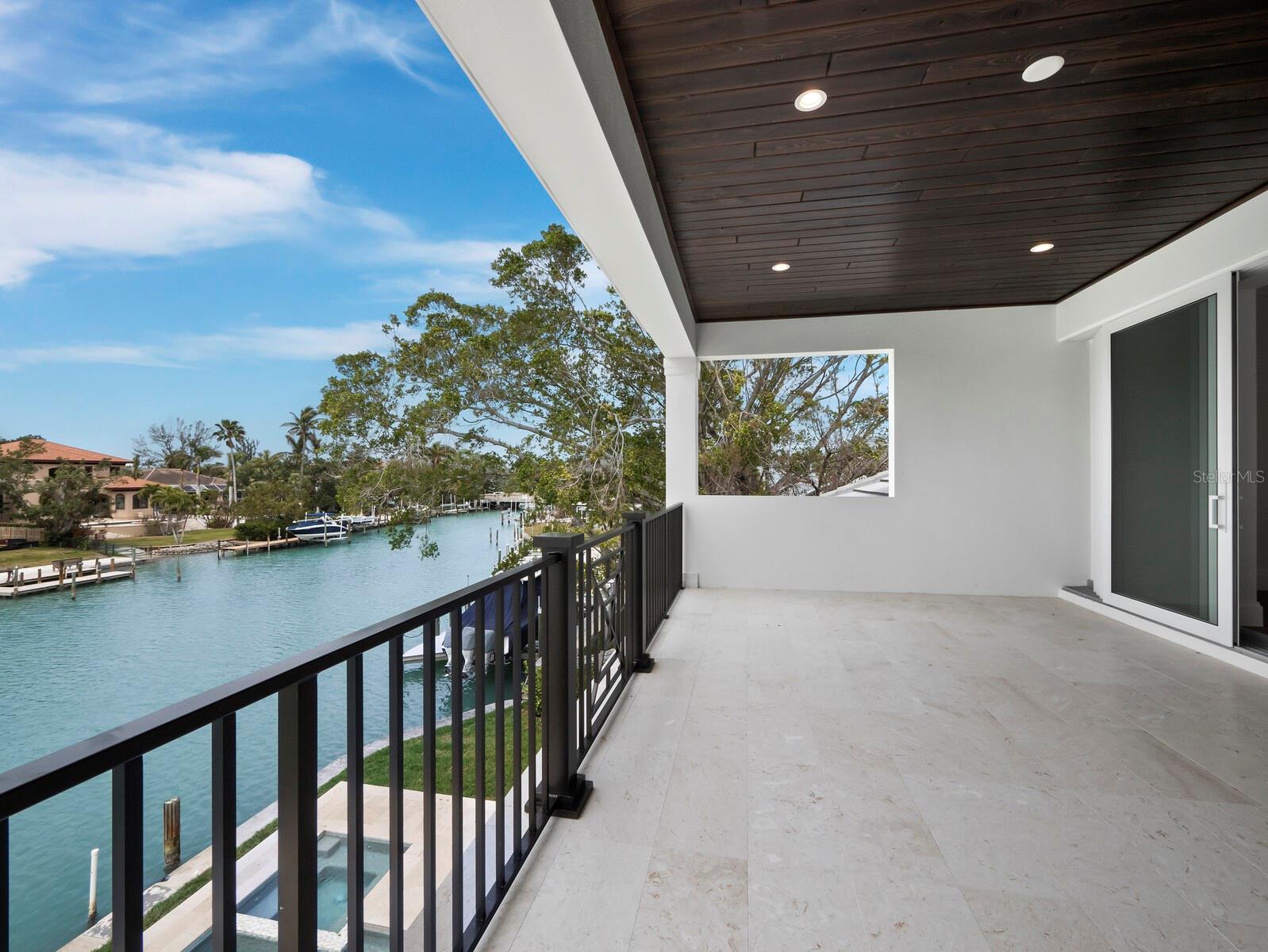 BAY ISLAND - Residential