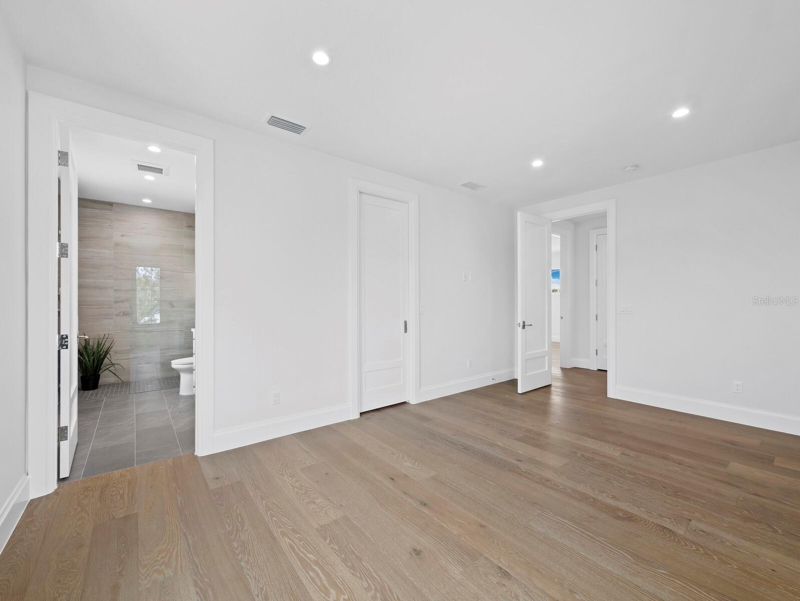 BAY ISLAND - Residential